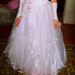 Свадебное платье размер 44-46,  очень красивое,  с розоватым оттенком и 