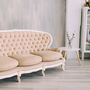 Антикварный диван из Италии после реставрации