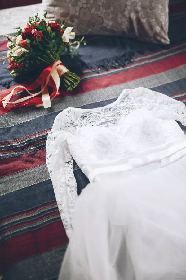 Кружевное свадебное платье 