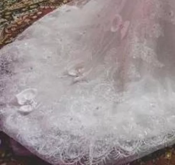 шикарное свадебное платье со шлейфом  3